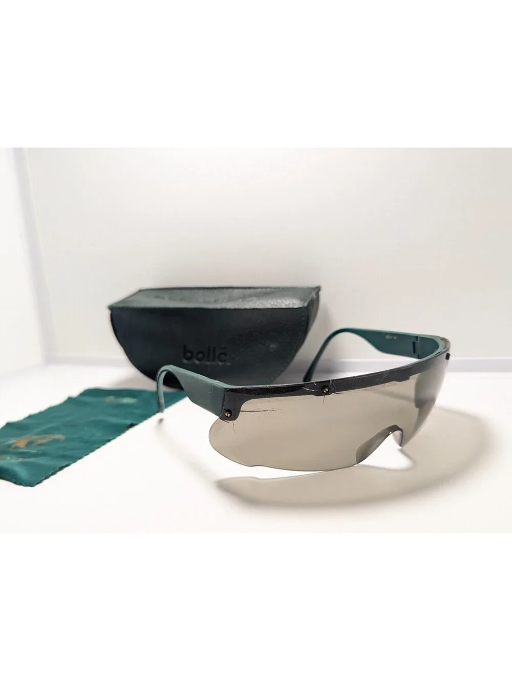 Bollé PAT 347.017 Outdoor Gray UV Green Classic Shield Unisex Sports Sunglasses